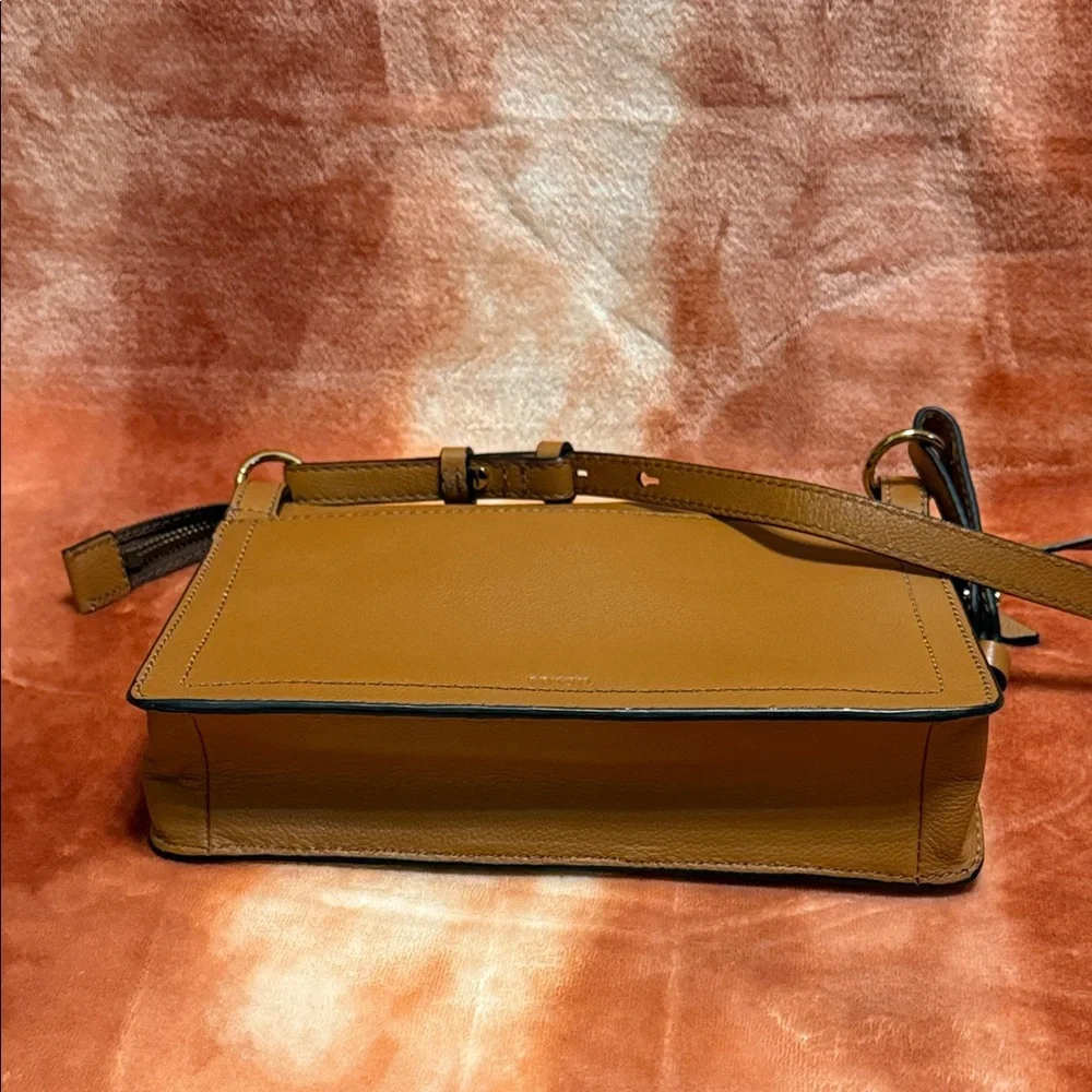Fossil cowhide leather